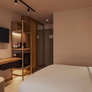 Kamer met een King Size Bed in een Bijgebouw